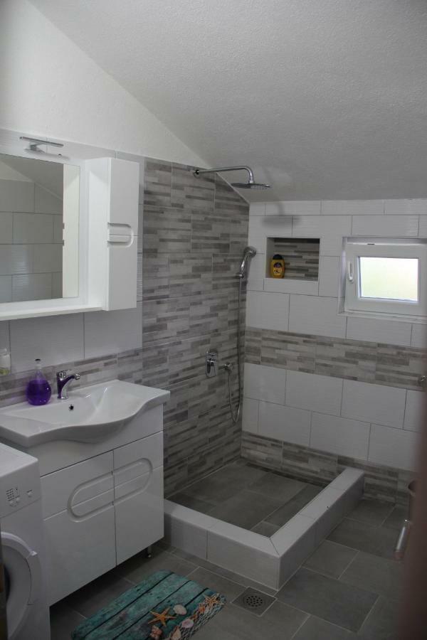 Holiday Home Flora โมสตาร์ ภายนอก รูปภาพ