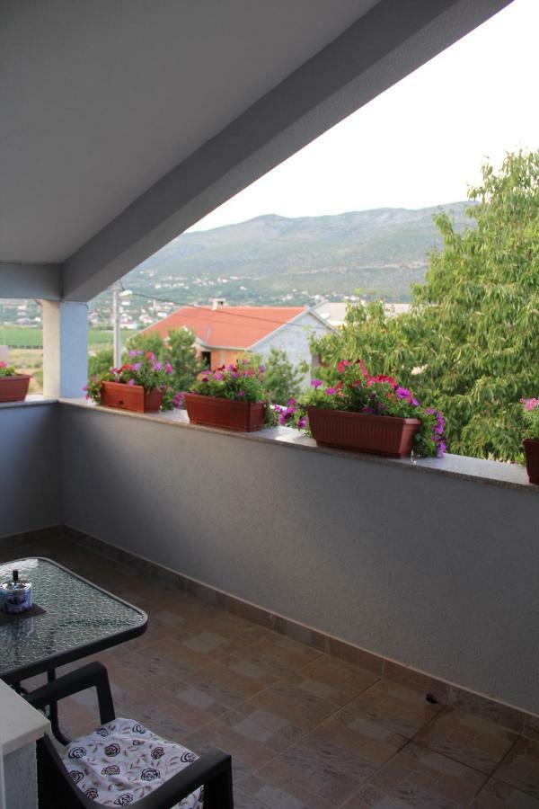 Holiday Home Flora โมสตาร์ ภายนอก รูปภาพ