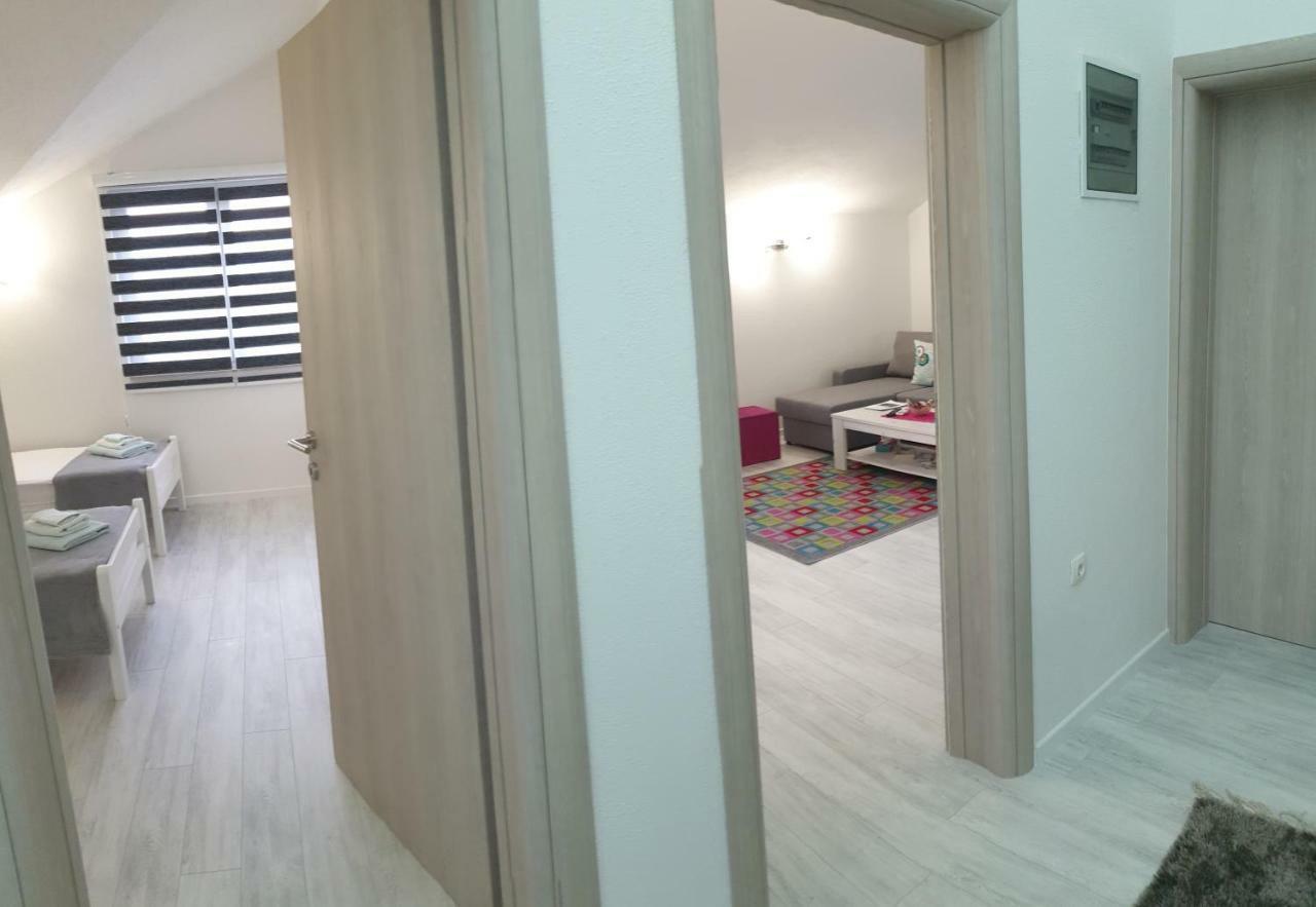 Holiday Home Flora โมสตาร์ ภายนอก รูปภาพ