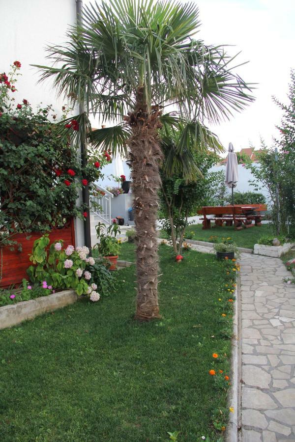 Holiday Home Flora โมสตาร์ ภายนอก รูปภาพ