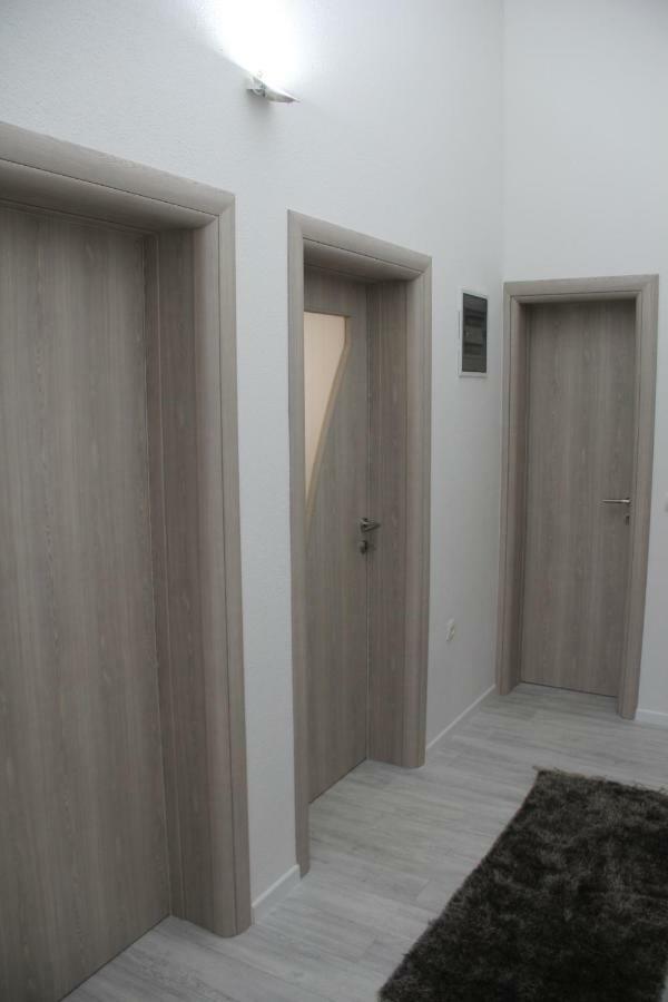 Holiday Home Flora โมสตาร์ ภายนอก รูปภาพ
