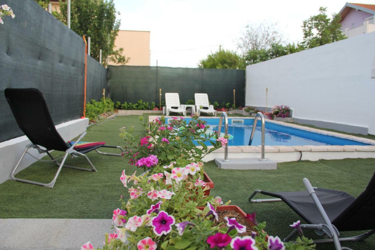 Holiday Home Flora โมสตาร์ ภายนอก รูปภาพ